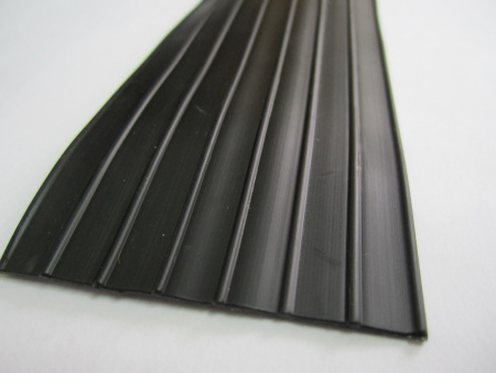 Лента 2015-606 пластмассовая для спинок черная 150м